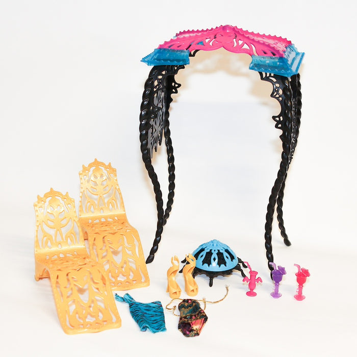 Monster High 13 Wishes Desert Fright Oasis Pool leikkisetti - Second Hand