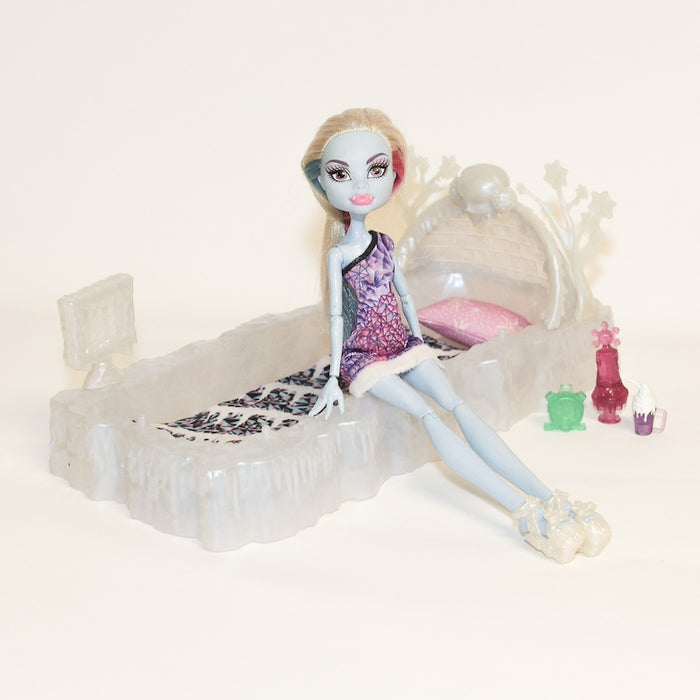 Monster High Scaris City of Frights Abbey Bominable nukke ja jääsänky - Second Hand