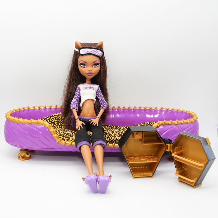 Monster High Dead Tired Room to Howl Clawdeen ja sänky