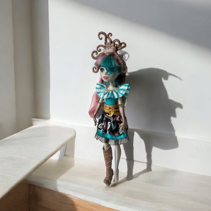 Monster High Shriek Wrecked Nautical Ghouls Rochelle Goyle nukke - Second Hand