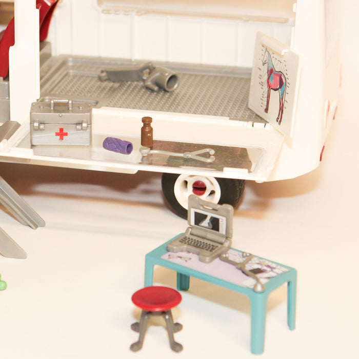Schleich Eläinlääkäri auto ja tarvikkeet - Second Hand