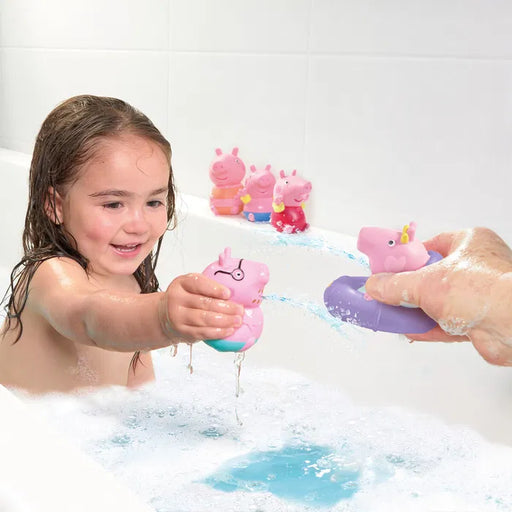 Tomy Toomies Pipsa Possu ja perhe ruiskivat kylpylelut