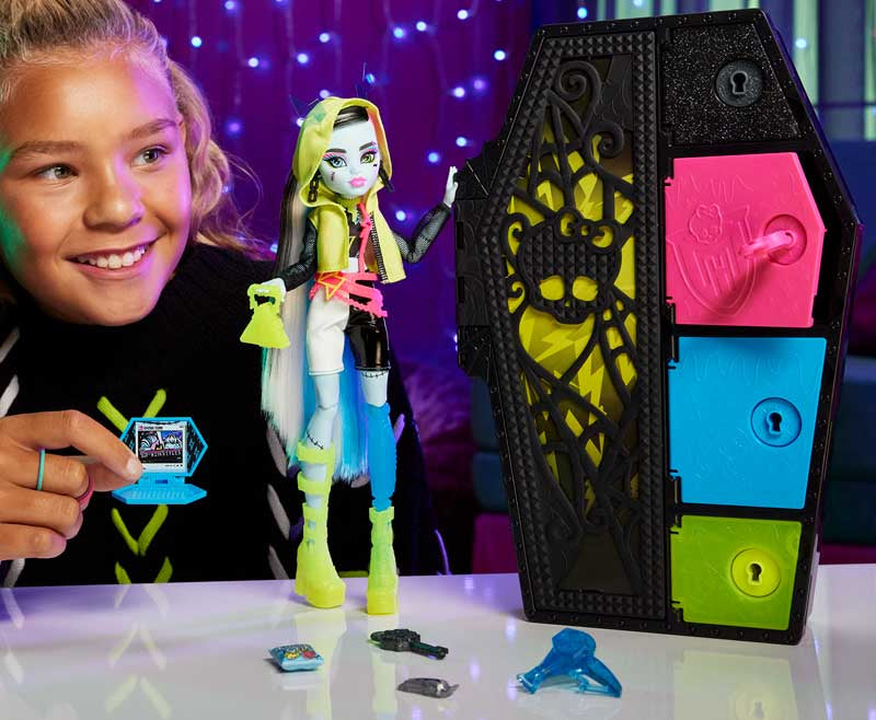 Monster High Skulltimate Secrets Frankie Stein nukke ja vaatekaappi