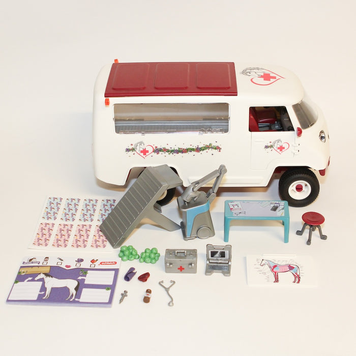 Schleich Eläinlääkäri auto ja tarvikkeet - Second Hand