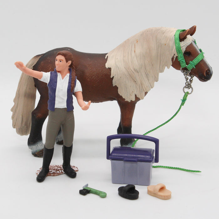 Schleich Black Forest hevonen, hoitaja ja tarvikkeet