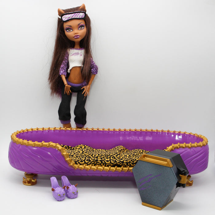 Monster High Dead Tired Room to Howl Clawdeen ja sänky