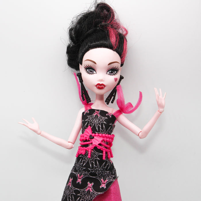Monster High Frights, camera, action! Black Carpet Draculaura nukke - Second Hand