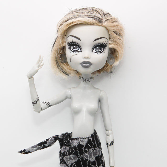 Monster High Skull Shores Frankie Stein nukke - Second Hand