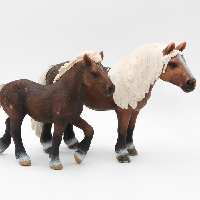 Schleich 13664 Black Forest hevonen ja 13665 varsa