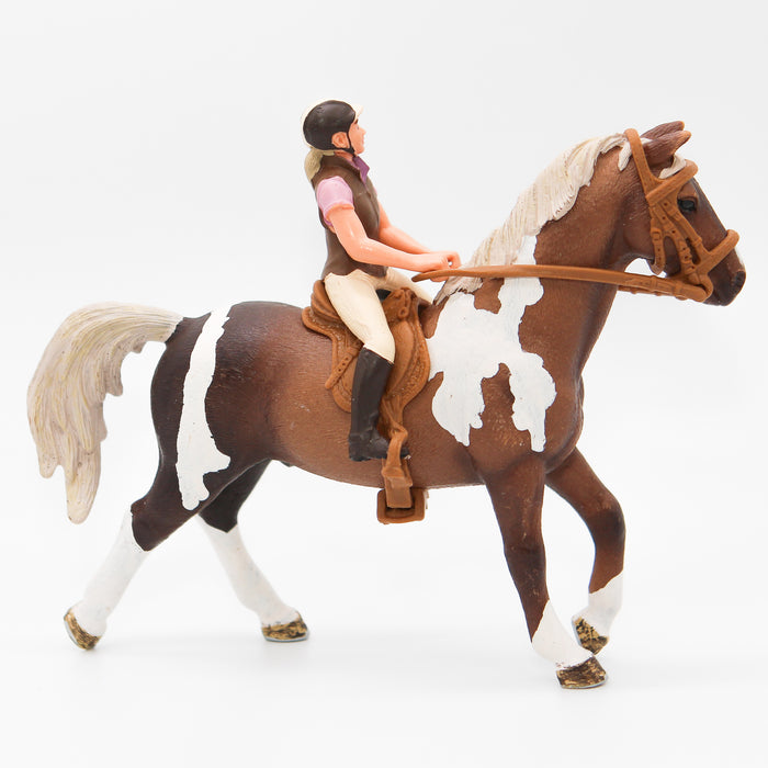 Schleich Trakehnenin hevonen, ratsastaja ja varusteet 42162