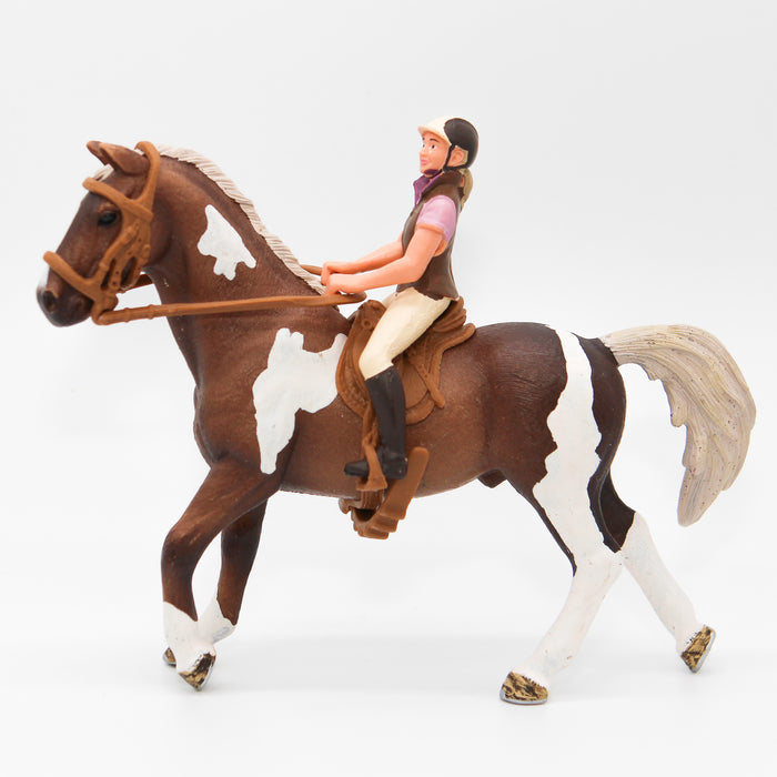 Schleich Trakehnenin hevonen, ratsastaja ja varusteet 42162